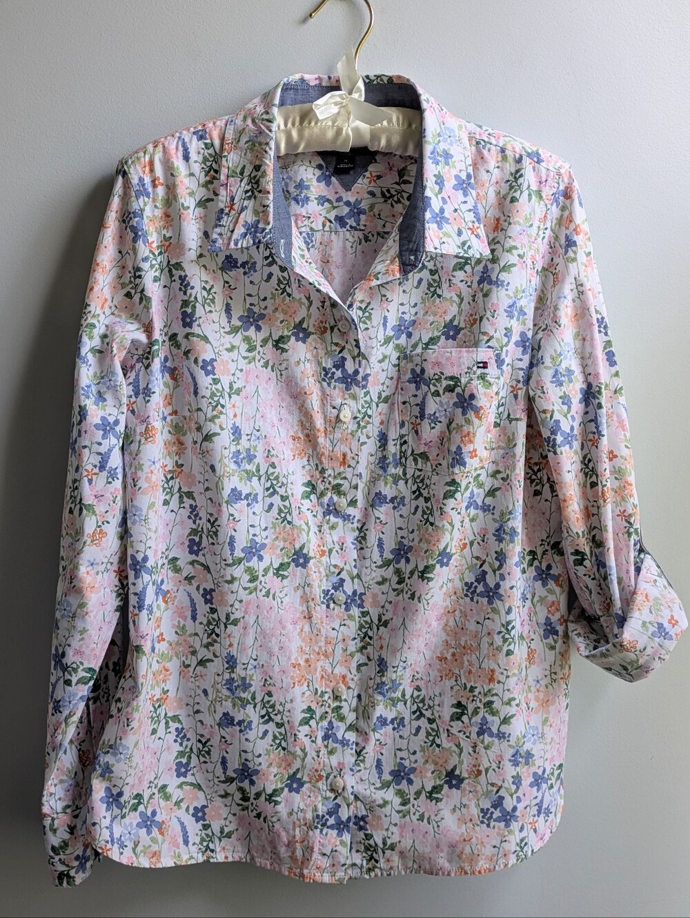 Tommy Hilfiger Sea Garden Floral Roll Tab Button-Up 100% Cotton Blouse Size M
